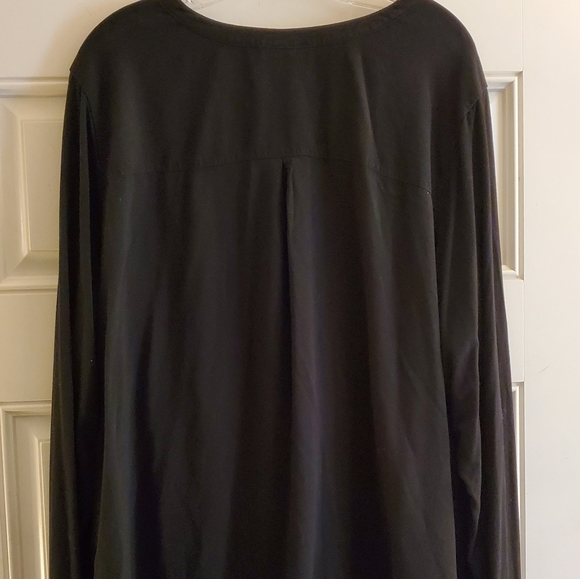 💙 A V A & V I V,  black long-sleeved v-neckline blouse. Size 4X - Picture 4 of 5